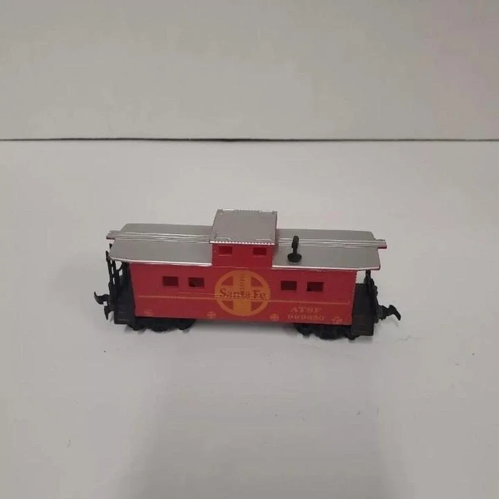Life-Like Santa Fe ATSF Four Window Caboose HO Scale No Box